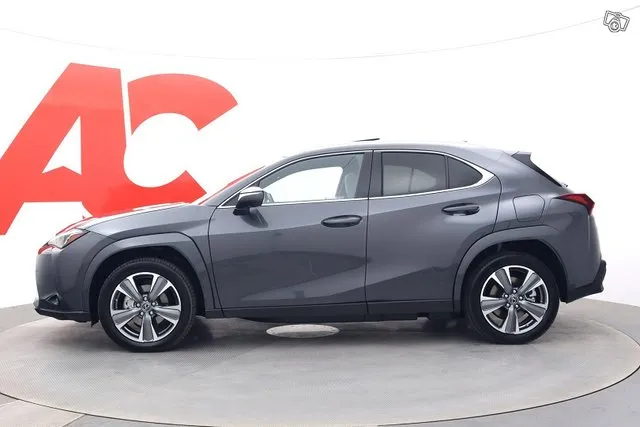 Lexus UX 300e Luxury - Akun bruttokapasiteetti 72,8 kWh. Mil Image 2